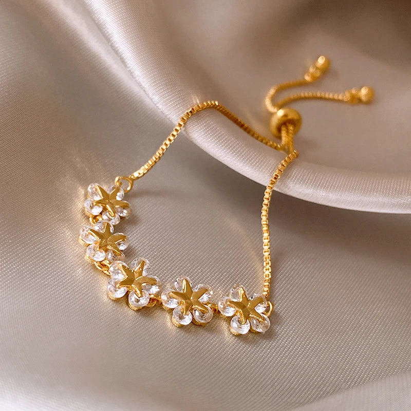 Exquisite Rhinestone Bracelet Ladies Fashion Stars Flower Charm Wristlet Bracelets Gold Color Adjustable Bangle Wedding Jewelry