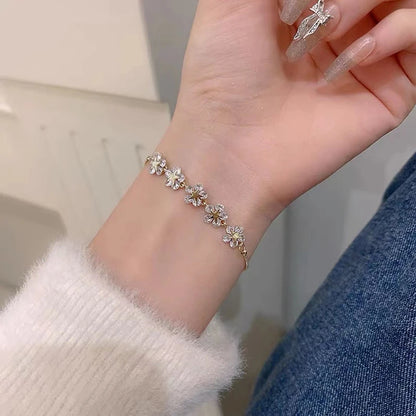 Exquisite Rhinestone Bracelet Ladies Fashion Stars Flower Charm Wristlet Bracelets Gold Color Adjustable Bangle Wedding Jewelry