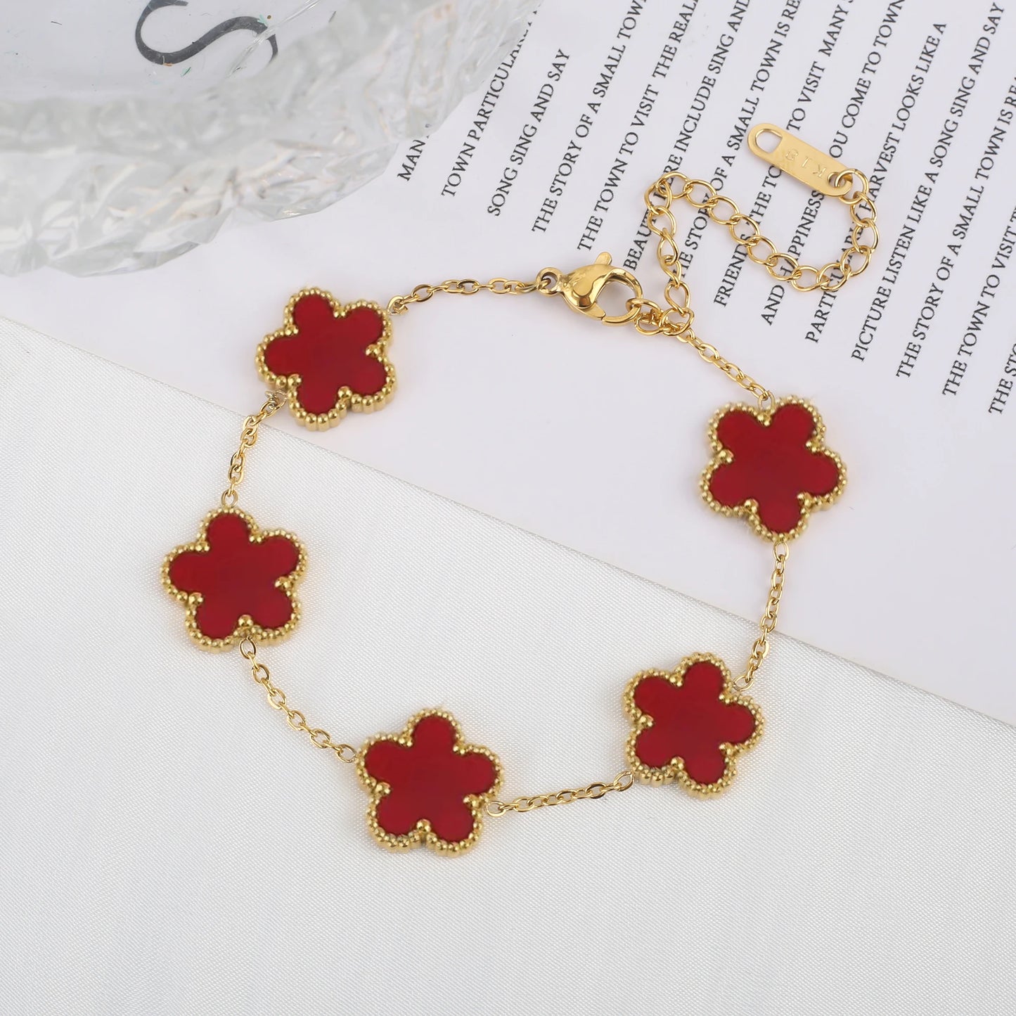 Light Luxury Stainless Steel Hot Sale Black and White Shell Five Leaf Flower Bracelet Simple Woman Fashion Daily Party Jewelry C