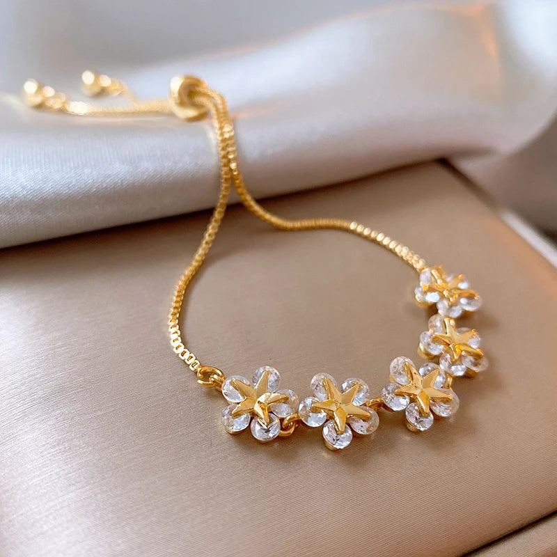Exquisite Rhinestone Bracelet Ladies Fashion Stars Flower Charm Wristlet Bracelets Gold Color Adjustable Bangle Wedding Jewelry